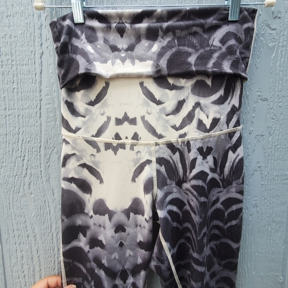 Lululemon Wunder Under Pretty Plume SE Dance Yoga Pilates Athletic Size 6 - Picture 4 of 12